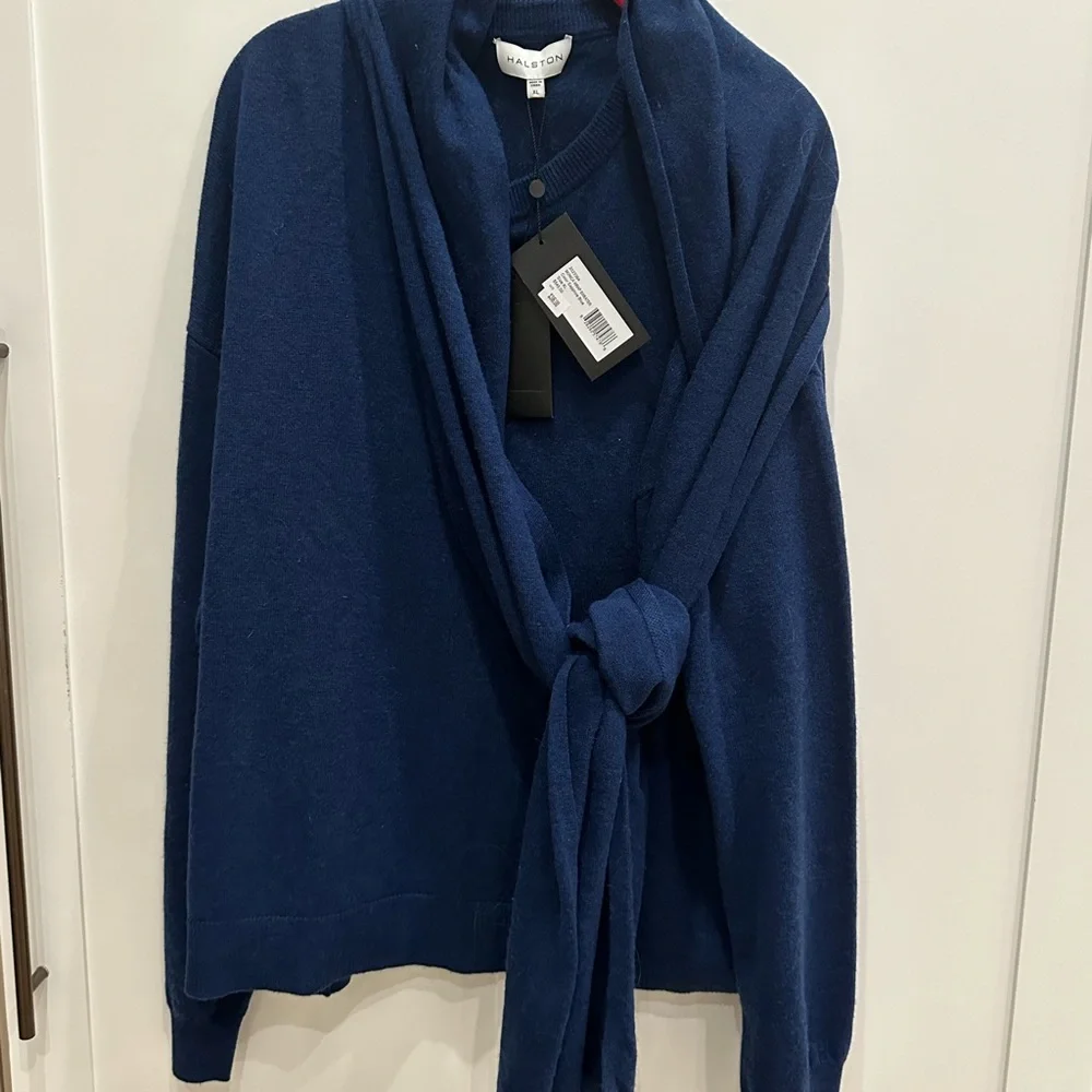 Halston sweater - Picture 2 of 7